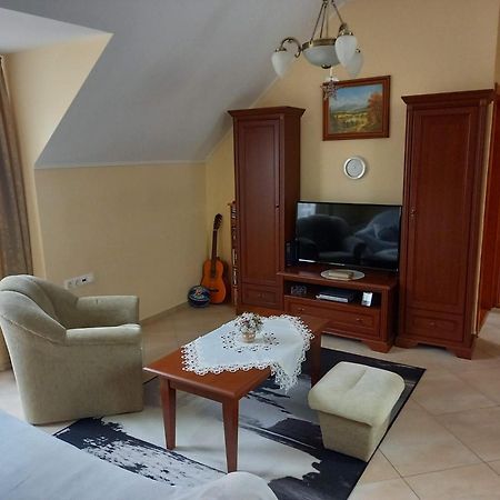 River Apartmanház Jászberény Esterno foto