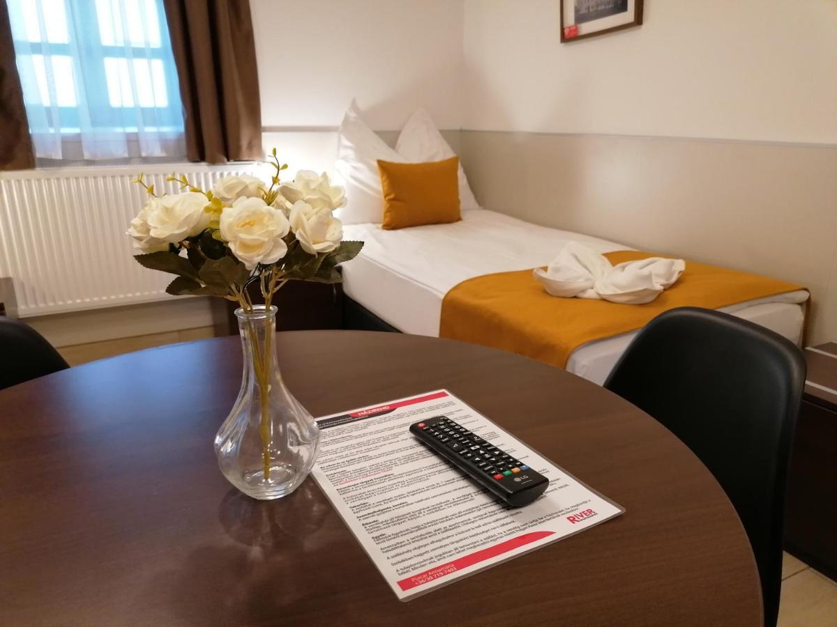 River Apartmanház Jászberény Esterno foto