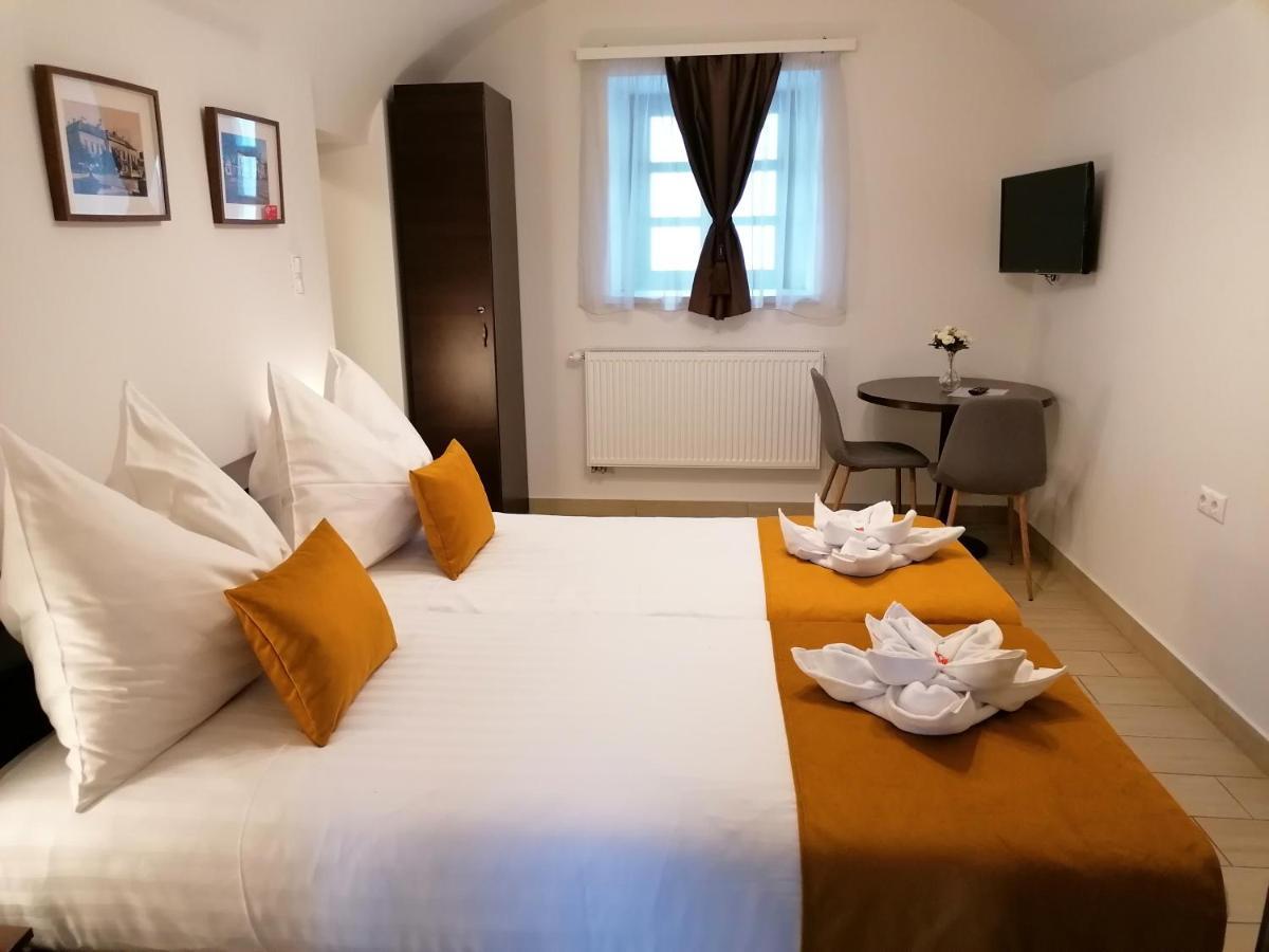 River Apartmanház Jászberény Esterno foto