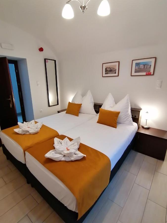 River Apartmanház Jászberény Esterno foto