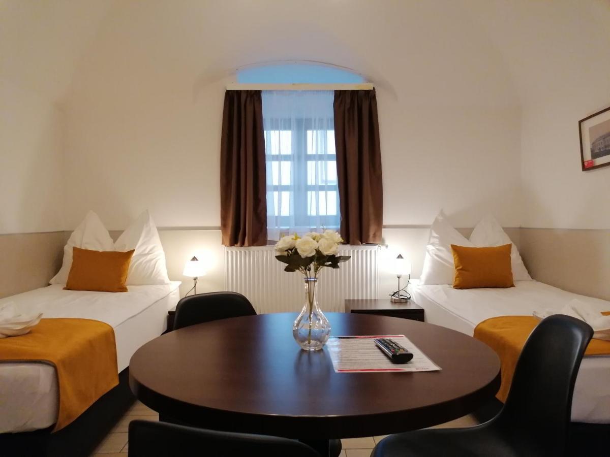 River Apartmanház Jászberény Esterno foto