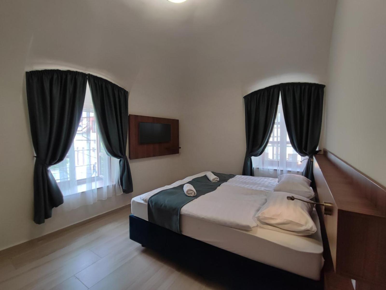 River Apartmanház Jászberény Esterno foto