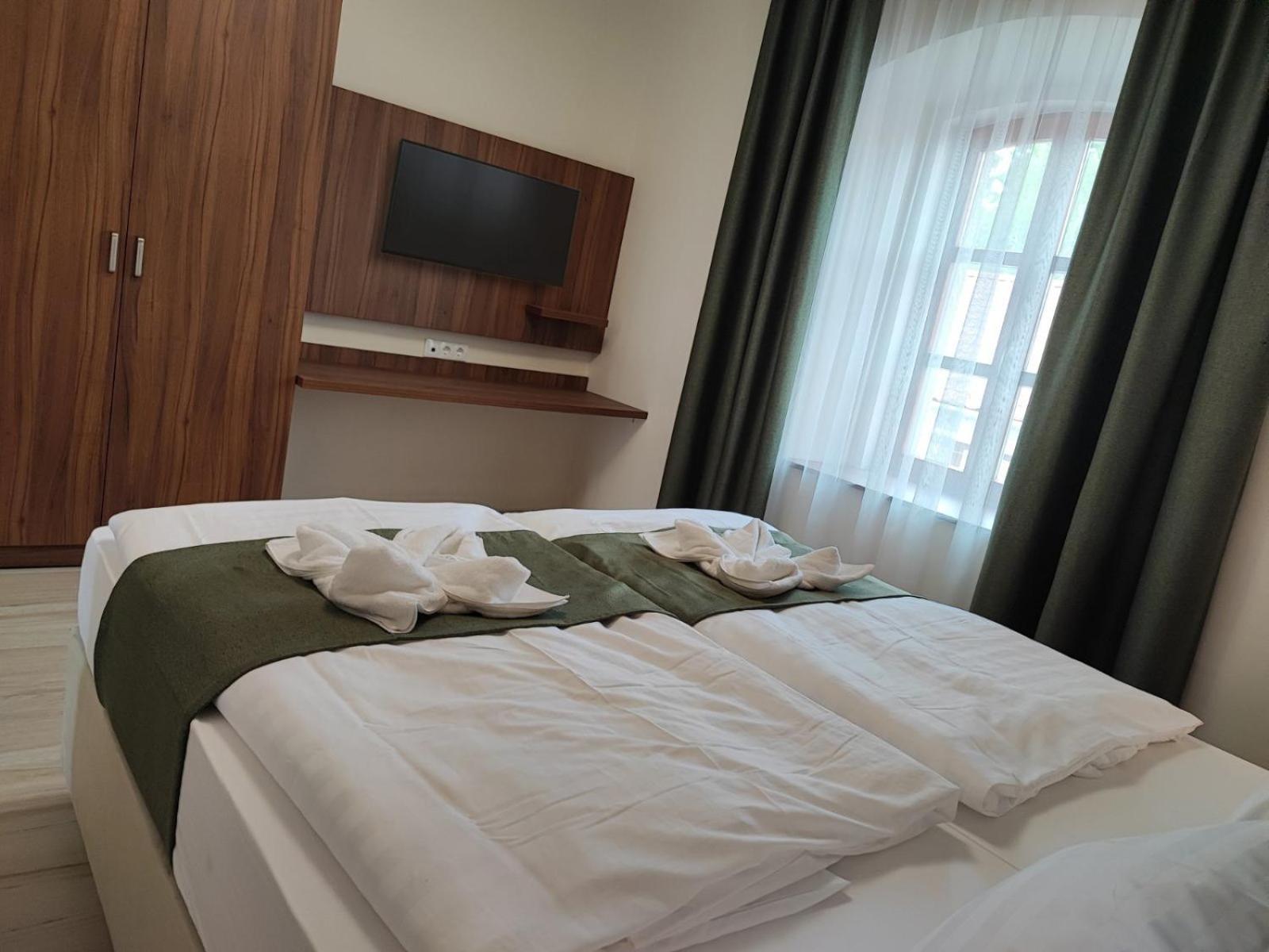 River Apartmanház Jászberény Esterno foto