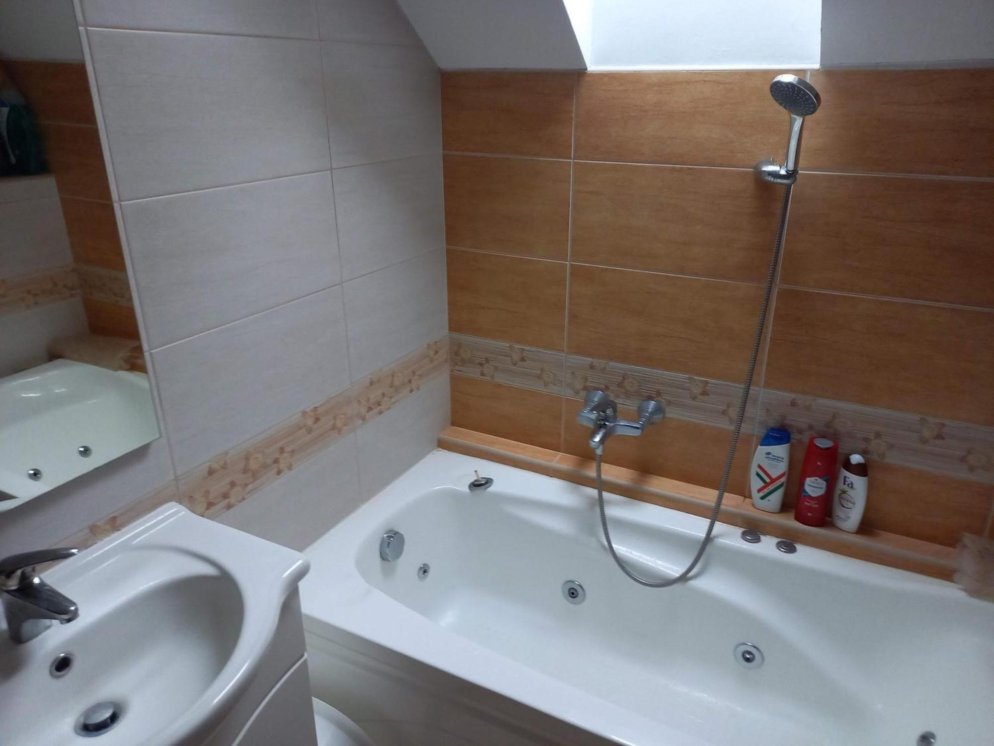 River Apartmanház Jászberény Esterno foto